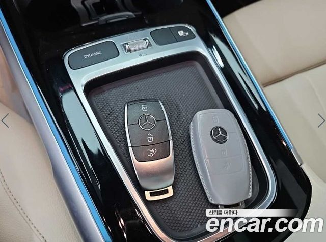Mercedes-Benz GLB-Class 2024 — photo 16