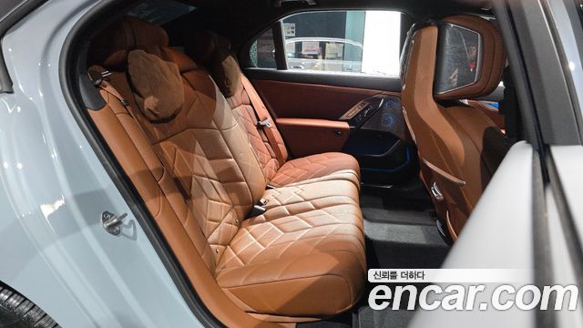 BMW 7-Series 2024 — photo 18