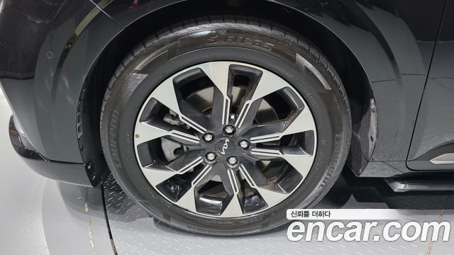 Kia Canival 2023 — photo 5