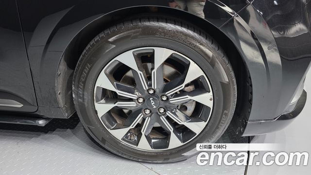 Kia Canival 2023 — photo 7