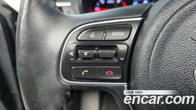 Kia K5 2016 — photo 22
