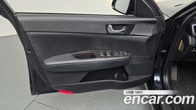 Kia K5 2016 — photo 14