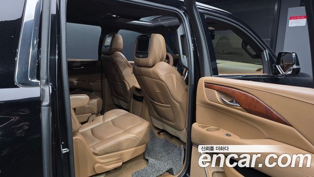 Cadillac Escalade 2017 — photo 11