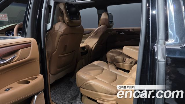Cadillac Escalade 2017 — photo 12