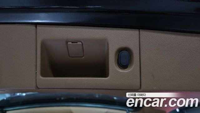 Cadillac Escalade 2017 — photo 18