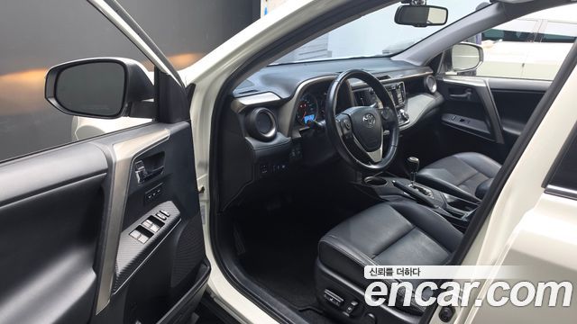 Toyota RAV4 2015 — photo 13