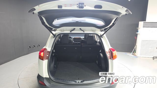 Toyota RAV4 2015 — photo 26