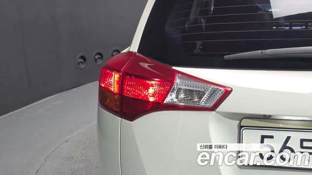 Toyota RAV4 2015 — photo 9