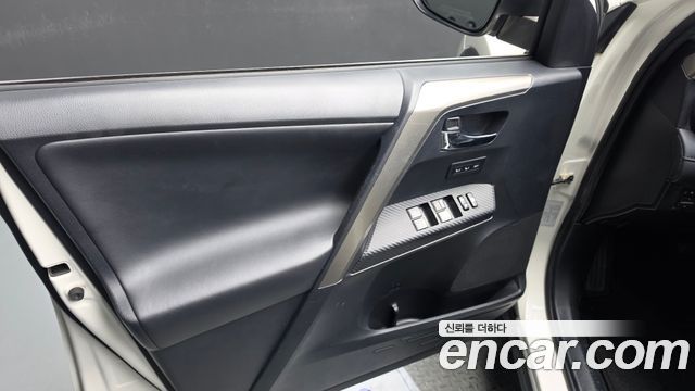 Toyota RAV4 2015 — photo 14