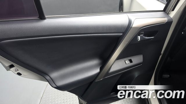 Toyota RAV4 2015 — photo 15