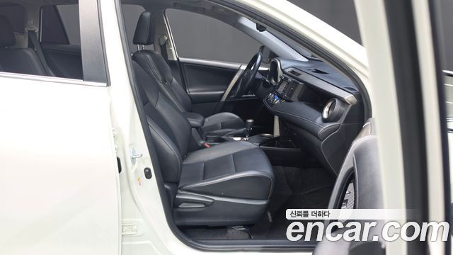 Toyota RAV4 2015 — photo 16