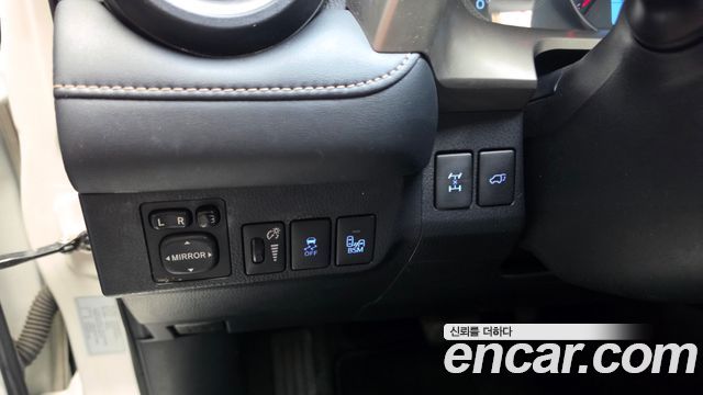 Toyota RAV4 2015 — photo 31