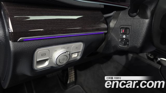 Mercedes-Benz GLE-Class 2021 — photo 28