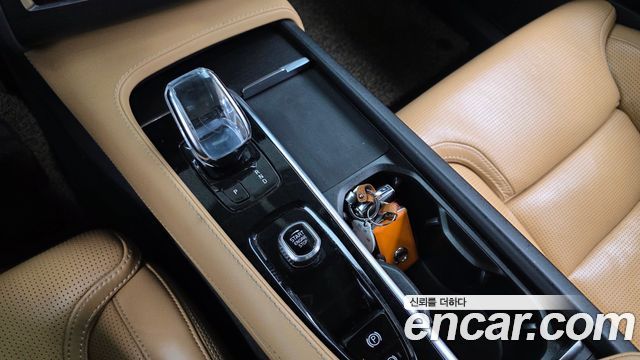 Volvo XC90 2022 — photo 12