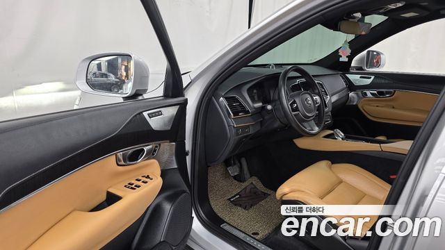 Volvo XC90 2022 — photo 13
