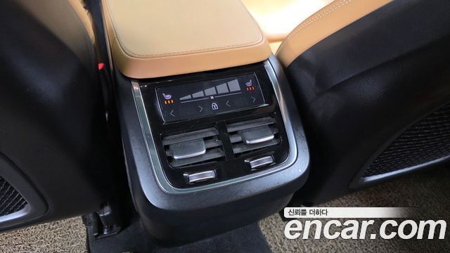 Volvo XC90 2022 — photo 24