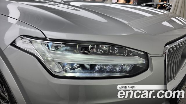 Volvo XC90 2022 — photo 8