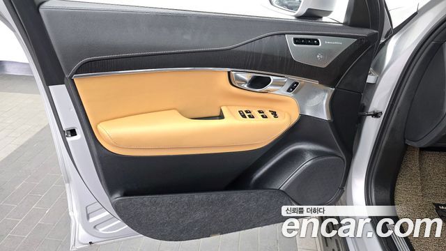 Volvo XC90 2022 — photo 14