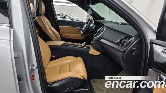 Volvo XC90 2022 — photo 16