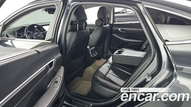 Hyundai Sonata 2022 — photo 11