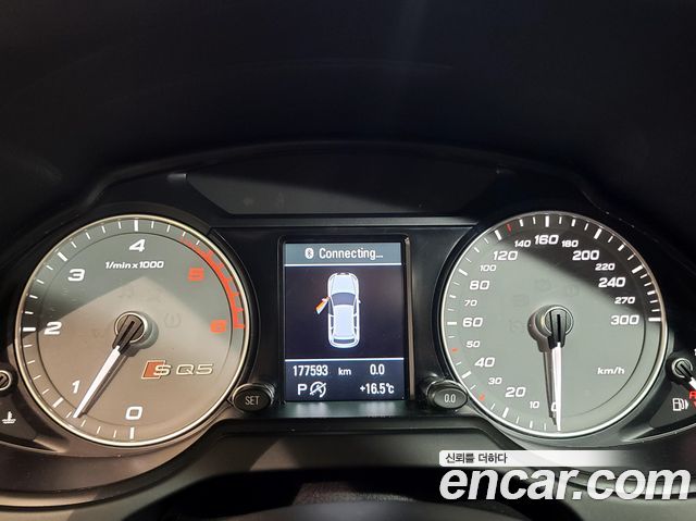 Audi SQ5 2014 — photo 10