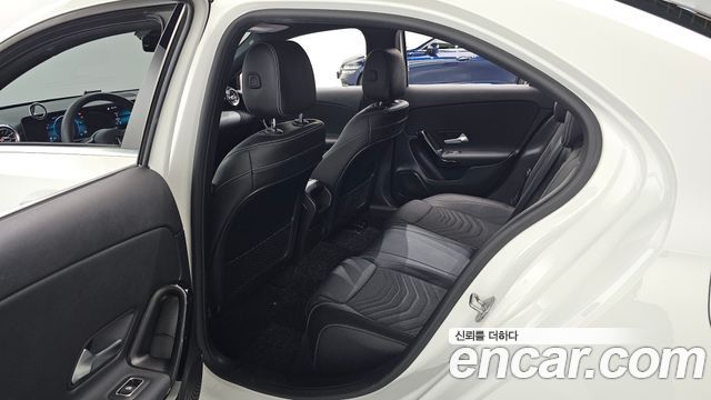 Mercedes-Benz A-Class 2020 — photo 17