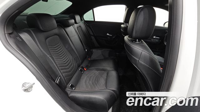 Mercedes-Benz A-Class 2020 — photo 18