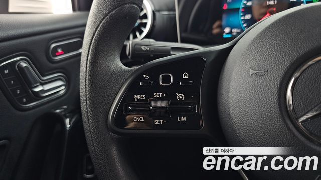 Mercedes-Benz A-Class 2020 — photo 23