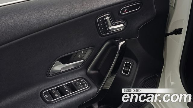 Mercedes-Benz A-Class 2020 — photo 24