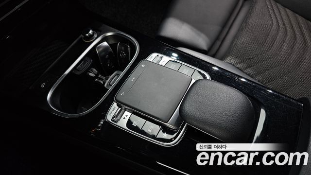 Mercedes-Benz A-Class 2020 — photo 25