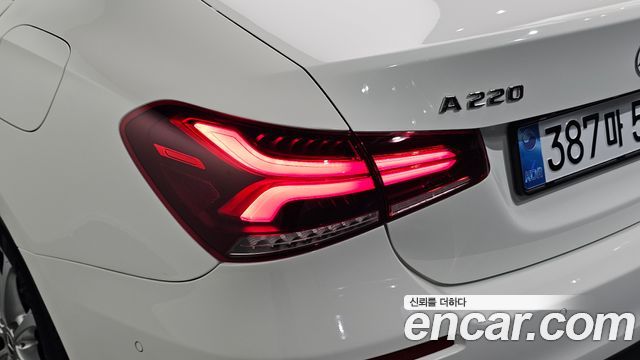 Mercedes-Benz A-Class 2020 — photo 9