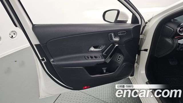 Mercedes-Benz A-Class 2020 — photo 14