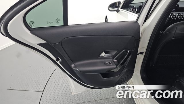 Mercedes-Benz A-Class 2020 — photo 15