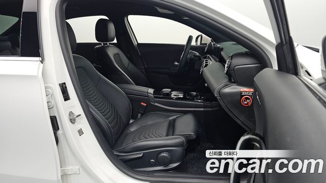 Mercedes-Benz A-Class 2020 — photo 16