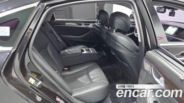 Genesis G80 2018 — photo 17