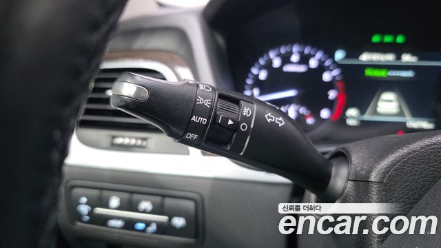 Genesis G80 2018 — photo 30