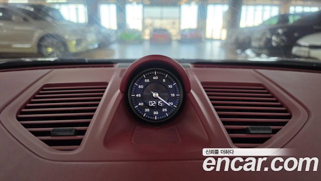 Porsche 911 2023 — photo 16