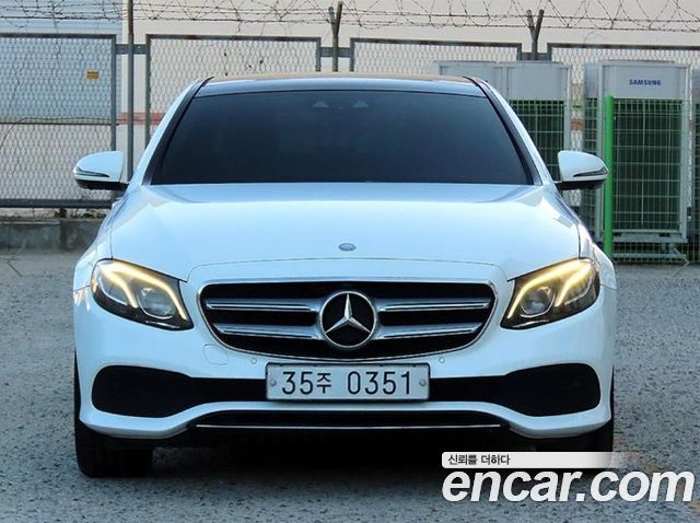 Mercedes-Benz E-Class 2017 — photo 2