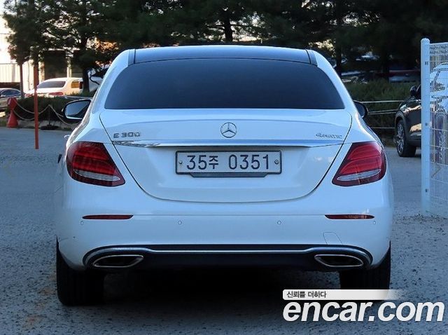 Mercedes-Benz E-Class 2017 — photo 4