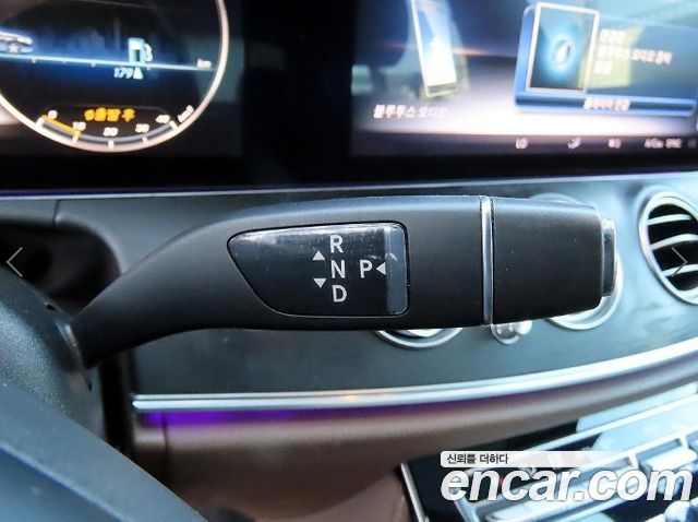 Mercedes-Benz E-Class 2017 — photo 11