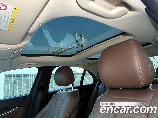 Mercedes-Benz E-Class 2017 — photo 16