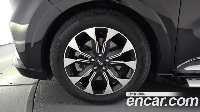 Kia Canival 2021 — photo 5
