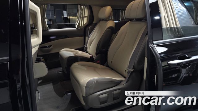 Kia Canival 2021 — photo 16