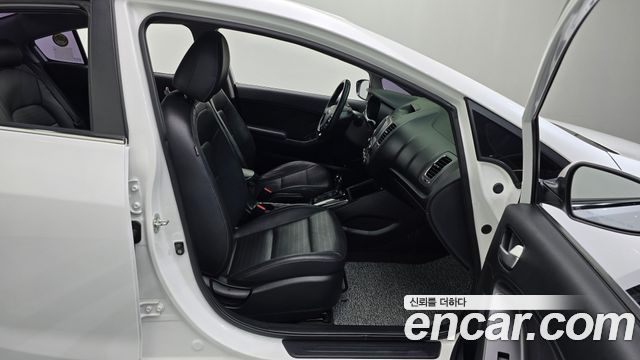Kia K3 2018 — photo 17