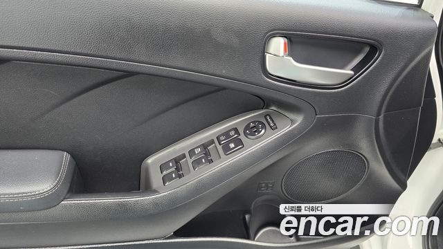 Kia K3 2018 — photo 26