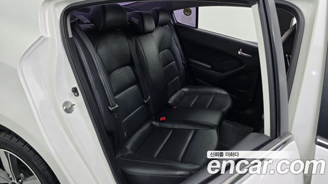 Kia K3 2018 — photo 16