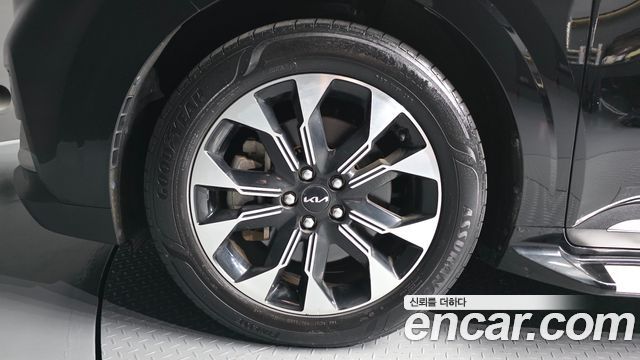 Kia Canival 2023 — photo 5