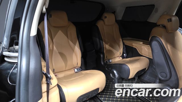 Kia Canival 2023 — photo 19