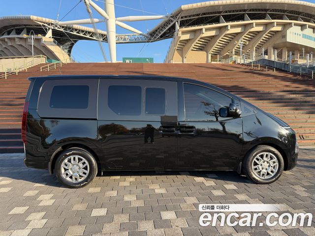 Hyundai Staria 2022 — photo 4