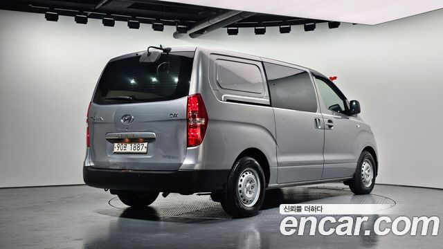 Hyundai Starex 2018 — photo 2